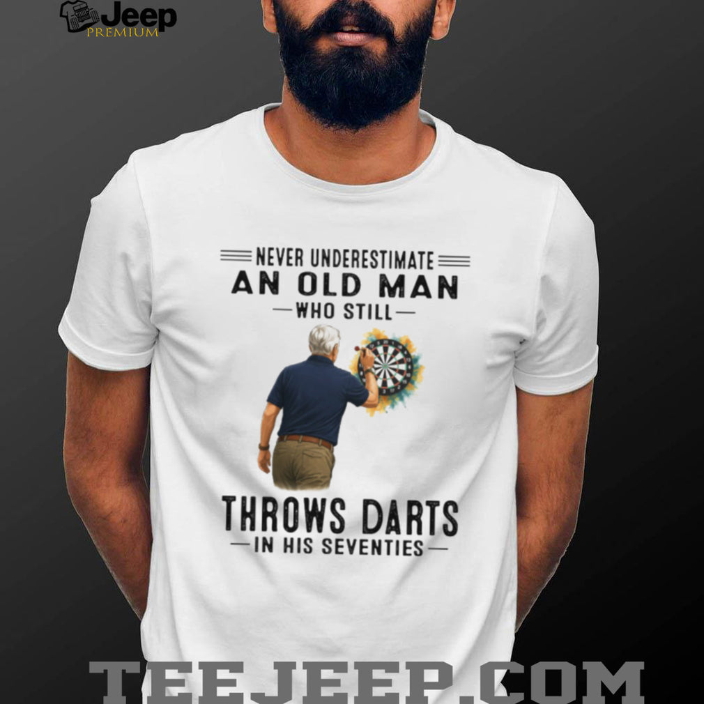 Never Underestimate An Old Man Who Still Throws Darts Player T Shirt