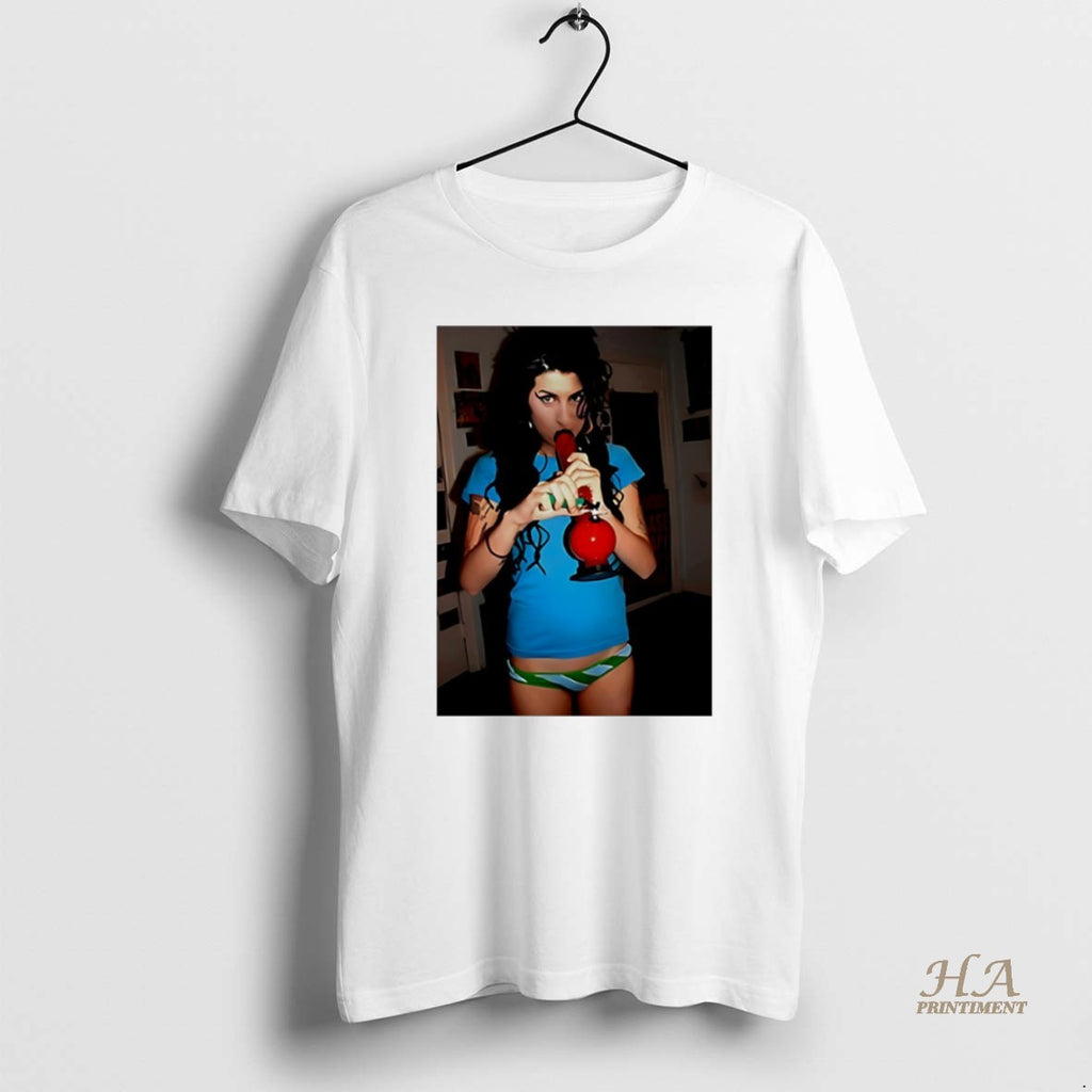 Official Amy Winehouse Smoking Bong Circle