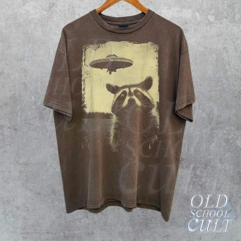 Raccoon Ufo Funny Graphic T Shirt, Retro Alien Shirt, Cool Vintage Style Raccon Shirt, Relaxed Cotton Shirt, Meme T Shirt,Raccon Lovers Gift