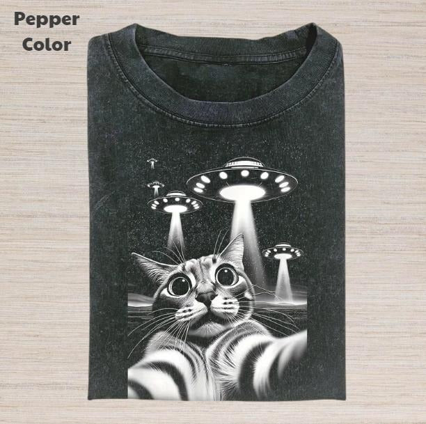 Retro Funny Vintage Graphic Tee, Cat Selfies And UFO T-Shirt, Unisex Meme Cringe Funny Dumb Shirt, Menswear Womenswear Streetwear