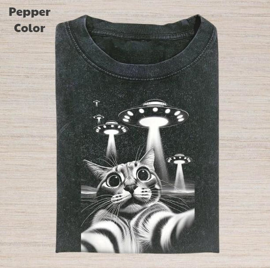 Retro Funny Vintage Graphic Tee, Cat Selfies And UFO T-Shirt, Unisex Meme Cringe Funny Dumb Shirt, Menswear Womenswear Streetwear