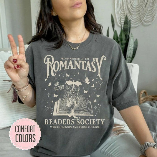 Romantasy T-Shirt-Vintage Reading Tee for Romance Readers Book Lovers, Perfect Gift for Bookworms & Bibliophiles,Girly Bookish
