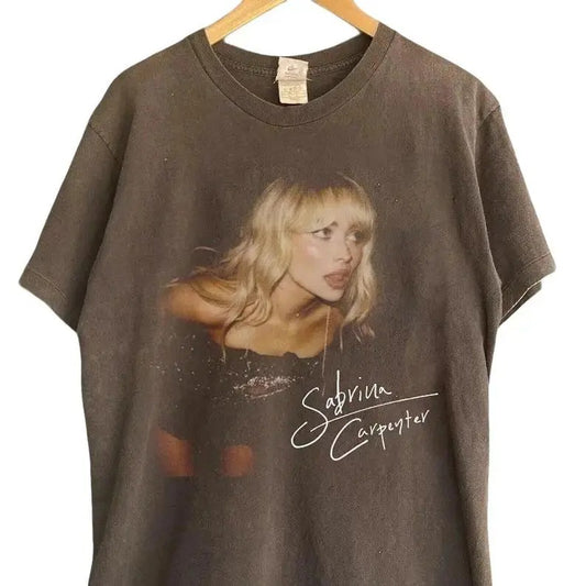 Sabrina graphic 2024, Carpenter 90s shirt,The eras tour 2024  T-shirt, Vintage 90s style top clothing, Unisex graphic Streetwear shirts