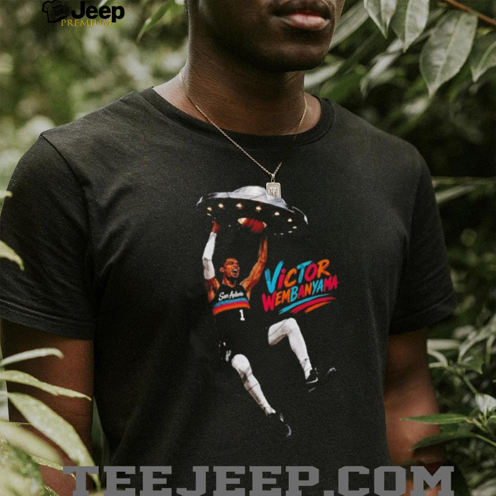 San Antonio Victor Wembanyama Alien UFO Dunk Basketball T Shirt