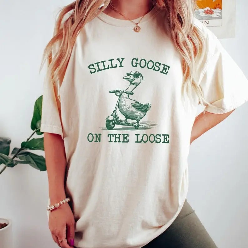 Silly Goose On The Loose Tshirt, Cute Goose Shirt Gifts for Farm Girls, Aesthetic Meme Goose T-Shirt, Funny Gift Top Womenswear Summer Casual