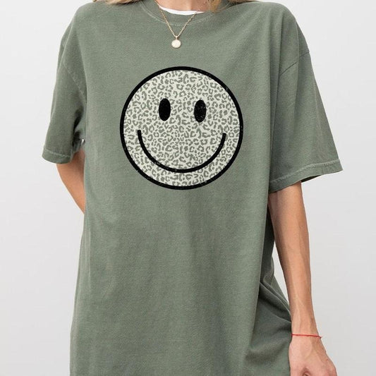 Smiling Comfort Shirt, Be Kind Shirts For Women, Mental Health Shirt, Vintage Smiling Tee, Cute Shirts For Women, Retro Smiling Face Shirt, Cute Women Top Casual Breathable Comfortable Style