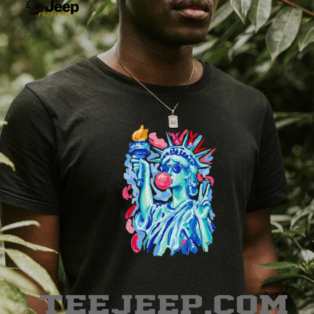 Statue of Liberty Bubblegum Sunglasses Pop Art T Shirt