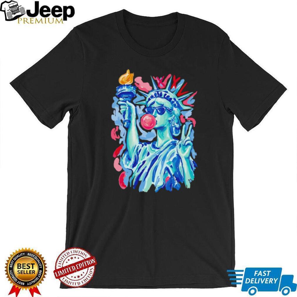 Statue of Liberty Bubblegum Sunglasses Pop Art T Shirt