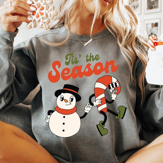 TIS THE SEASON FROSTY AND CANDY CANE CREWNECK ( CHRISTMAS CREWNECK HOLIDAY CREWNECK SWEATSHIRT, RUNS TRUE TO SIZE GO UP ONE SIZE FOR THE OVERSIZED LOOK CASUAL WEAR HOLIDAY APPAREL) Womenswear Everyday Fit Hoodie Style Cotton Long Sleeve