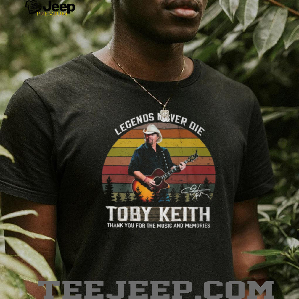 Toby Keith Legends Never Die Vintage Sunset Music & Memories Tribute T Shirt