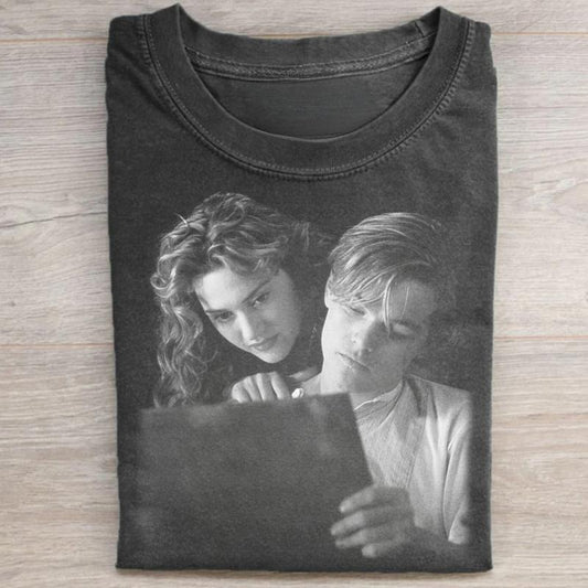 Vintage Titanic Movie Drawing Scene Graphic Tee - Jack & Rose - Iconic Movie Scene Shirt - Leonardo DiCaprio - Romantic Movie Shirt Menswear Top