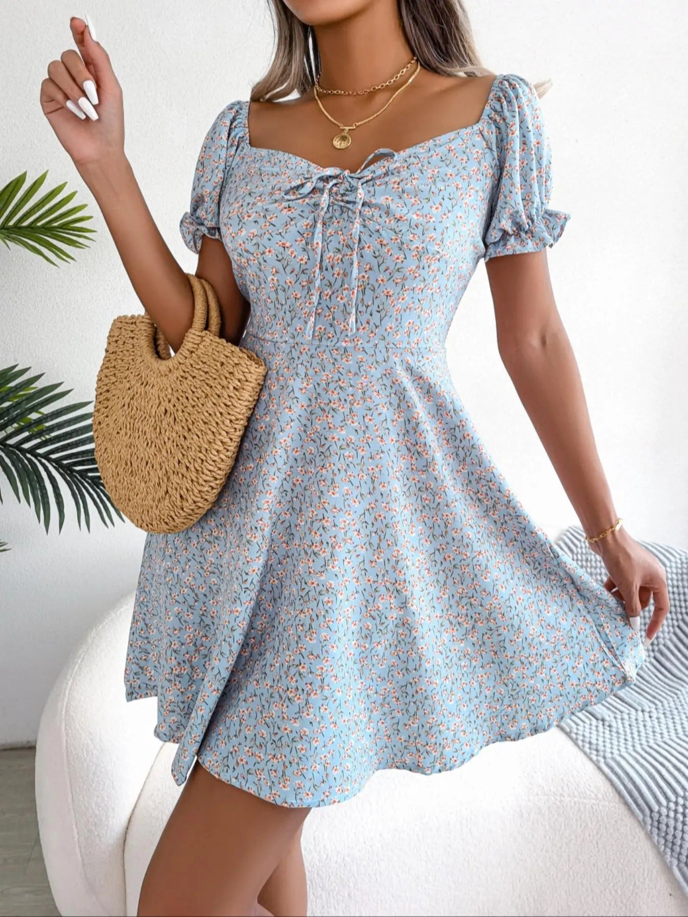 Women's Ditsy Floral Print Frill Trim Short Sleeve Tie Front Sweetheart Neck A Line Dress, Boho Romantic Ruched Puff Sleeve Short Dress for Beach Vacation Holiday, Ladies Summer Clothes