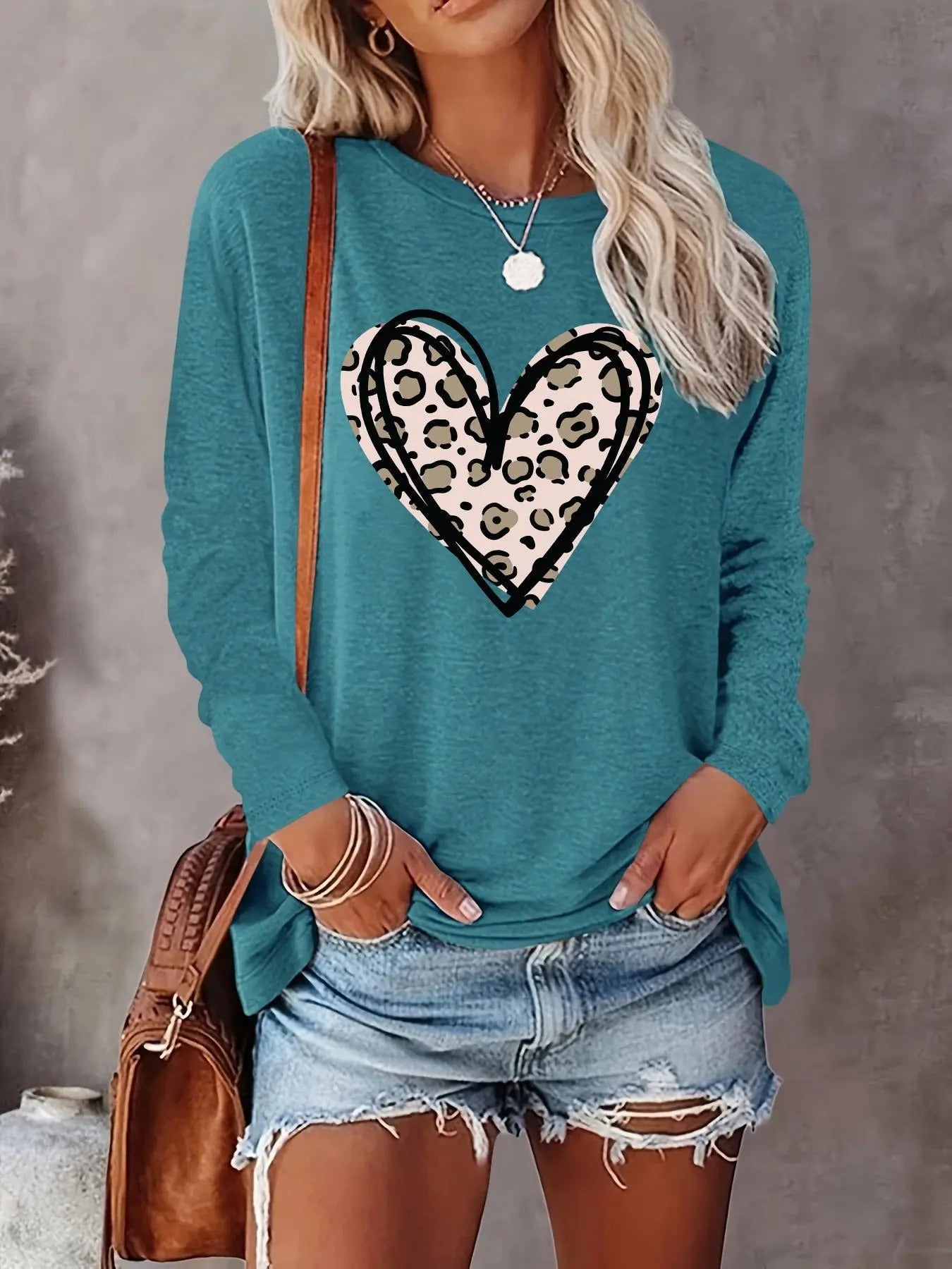Women's Leopard Heart Print Round Neck T-shirt, Casual Long Sleeve Crew Neck T-shirt for Spring & Fall, Women's Clothes for Daily Wear