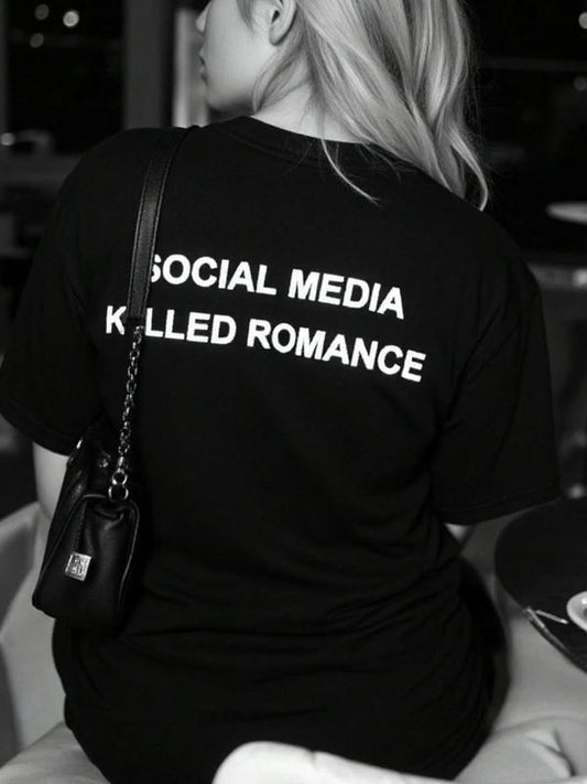 Women's Social Media Killed Romance Round Neck Graphic Tee, Vintage Trendy Casual Letter Print Short Sleeve T-shirt for...