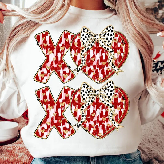 XOXO Valentine's Day Heart Brushstroke Unisex T-Shirt, Coquette Valentine Sweatshirt, Romantic Valentine's Day Crewneck