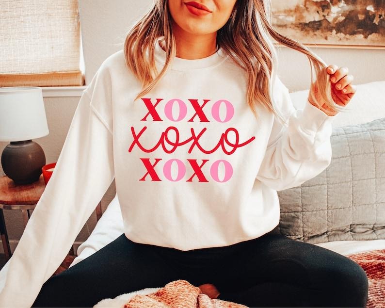 XOXO Valentines Sweatshirt, Cute Valentine's Day Crewneck, Girlfriend Valentine Sweater, Love Sweatshirt, Xoxo  Hoodie and Sweater; T-shirt Cotton Womenswear