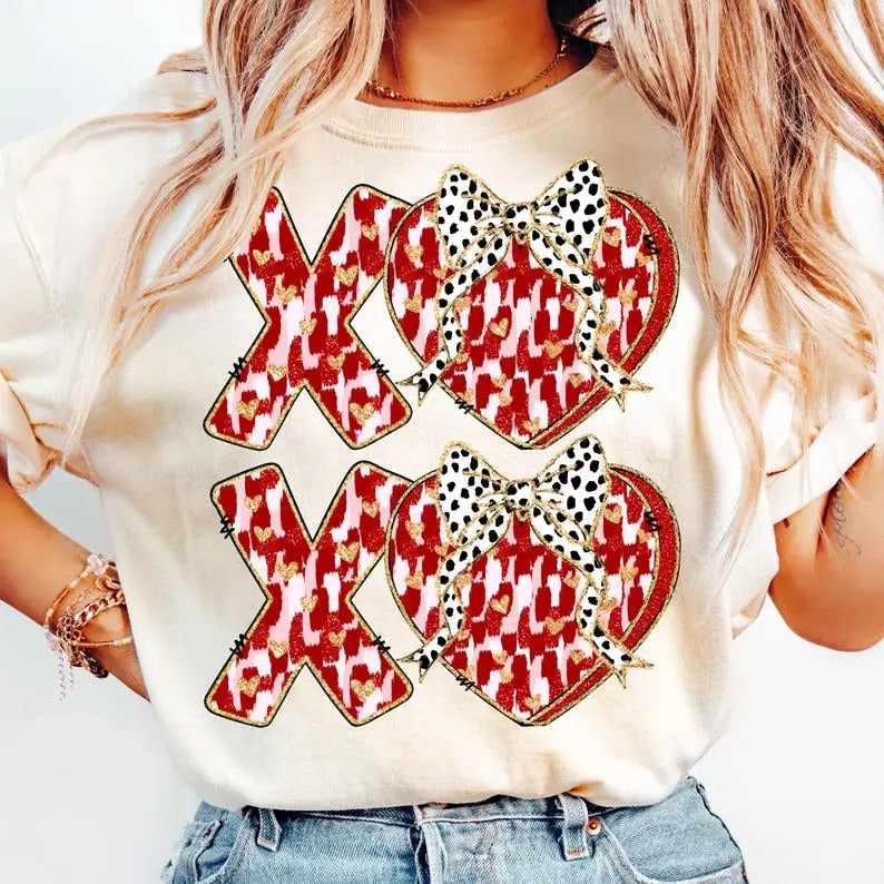 Coquette XOXO Day Heart Brushstroke T-Shirt/Sweatshirt/hoodie, with Red Heart Graphics, Ideal for Valentine's Day
