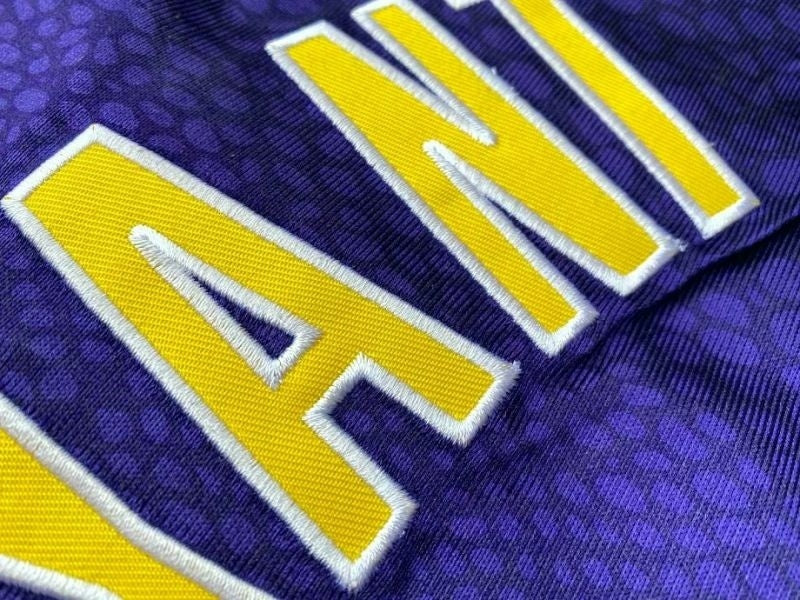 los angeles lakers #24 kobe bryant mitchell & ness Kobe Hall of Fame au Double-Sided Snakeskin Two-Tone Home Yellow 8 # Away Purple 24 # Embroidered Jersey Style 3