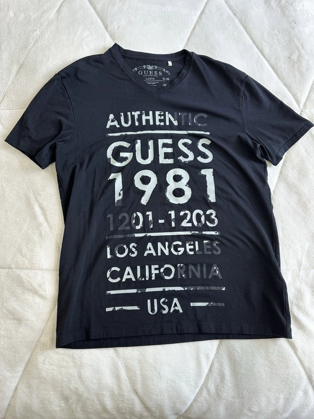 Guess 1981 graphic V-neck shirt