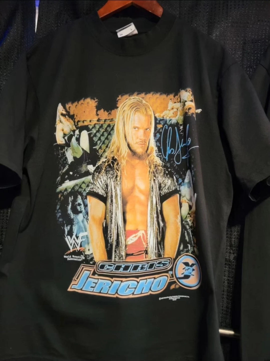 CHRIS JERICHO ON A SHAKA HEAVYWEIGHT GARMET DYED T SHIRT "MODERN"