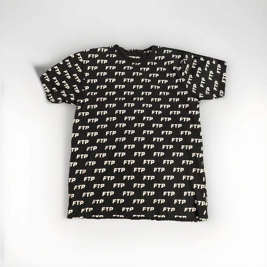 FTP Men’s Black Allover Logo Graphic Print Crew Neck Short Sleeve T-Shirt M