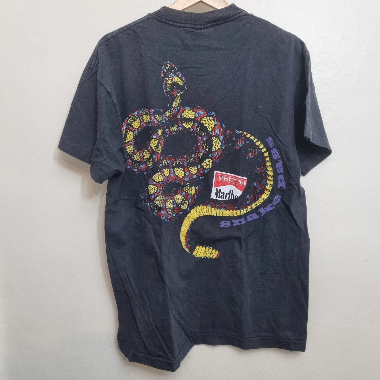 Vintage Marlboro T-Shirt Snake Pass Size L Western Pocket Tee 90s Graphic Print
