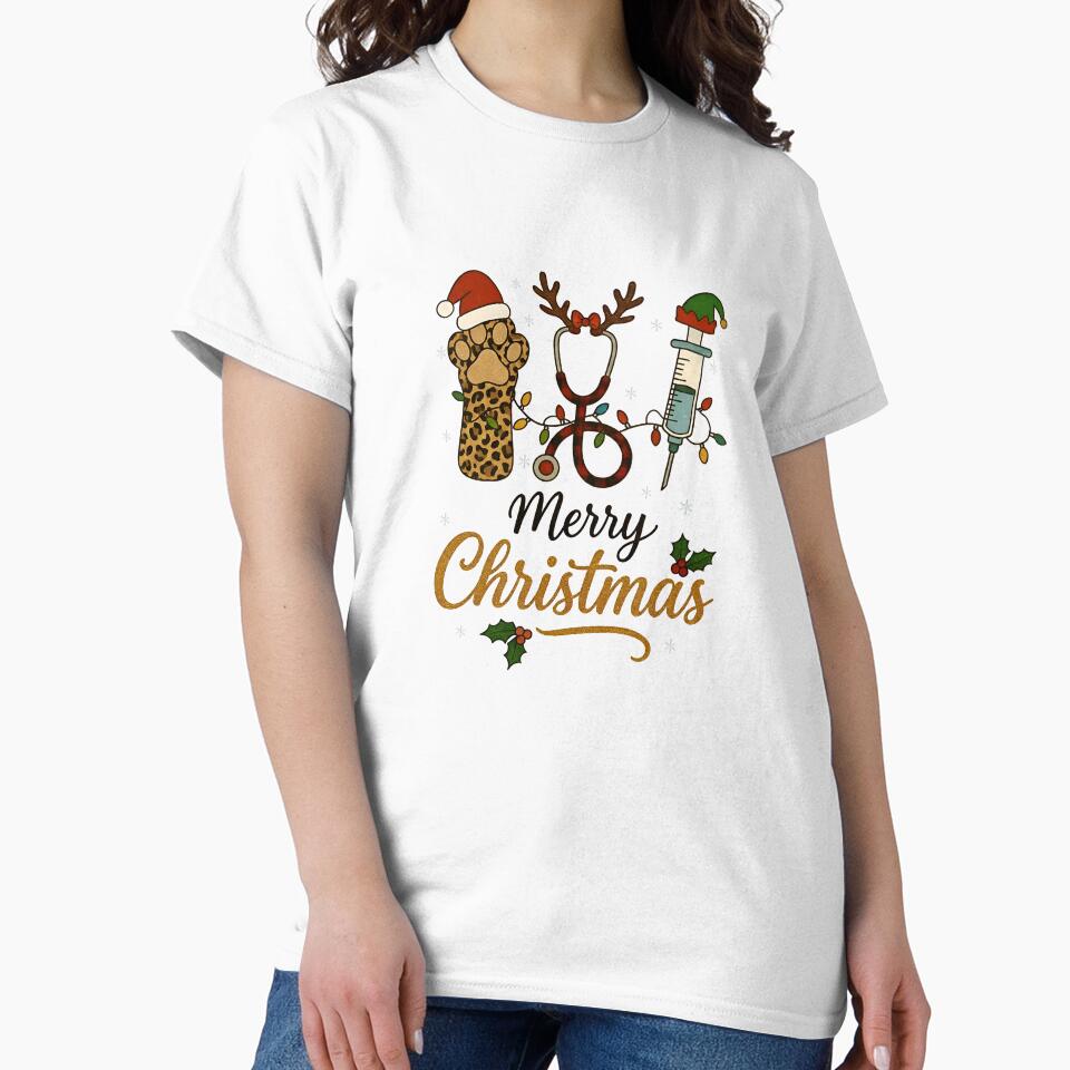 Veterinarian Christmas Design – Cute Vet Holiday Art with Paw, Stethoscope & Syringe by Imaginationbeyond